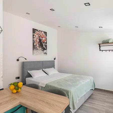 Sweet&cozy Studio With Patio * 스플리트